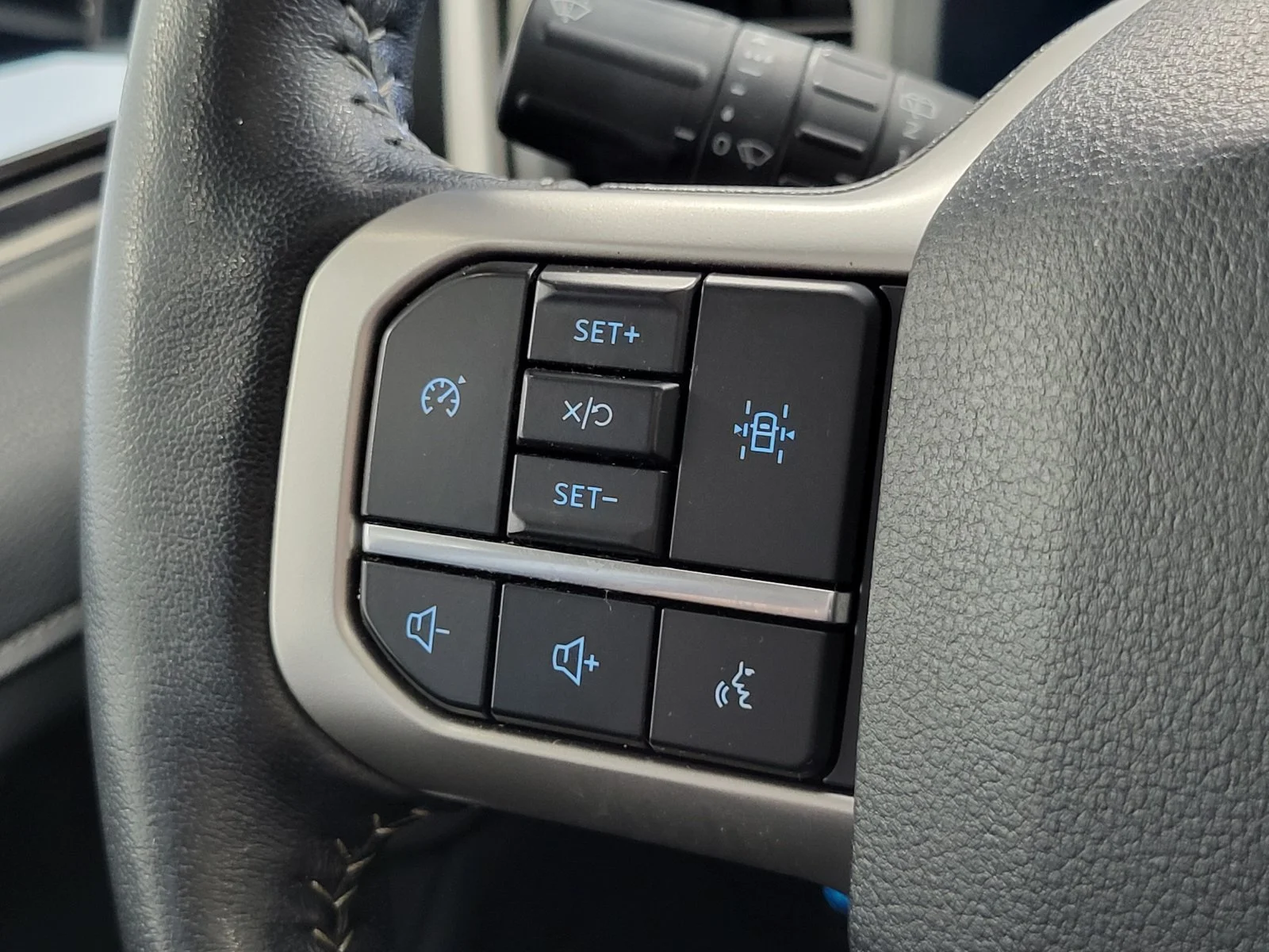 Used 2024 Gray Ford XLT image 16