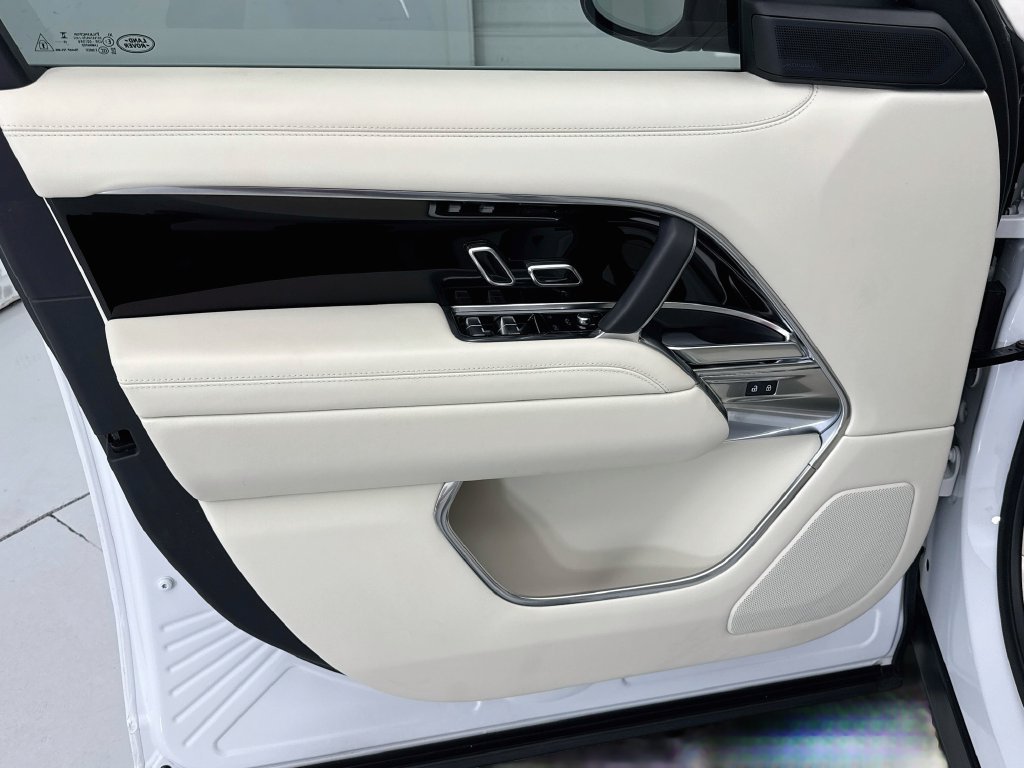 Certified Used 2025 Fuji White Land Rover SE image 23
