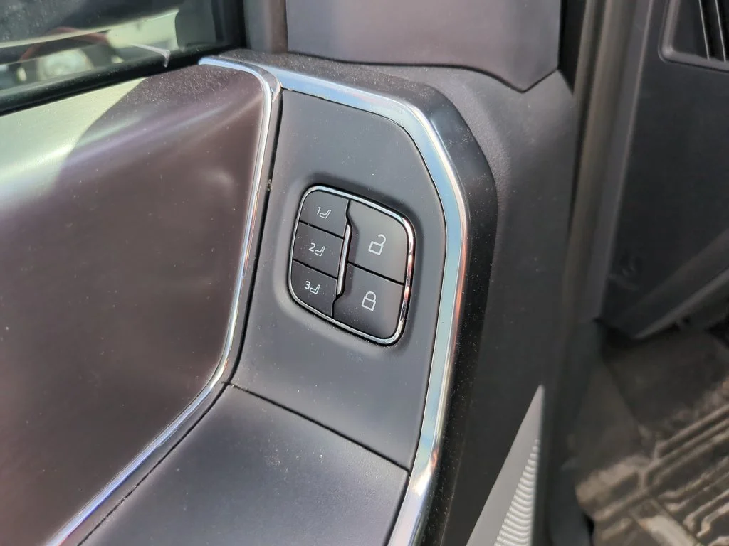 Used 2025 Agate Black Metallic Ford Platinum image 25