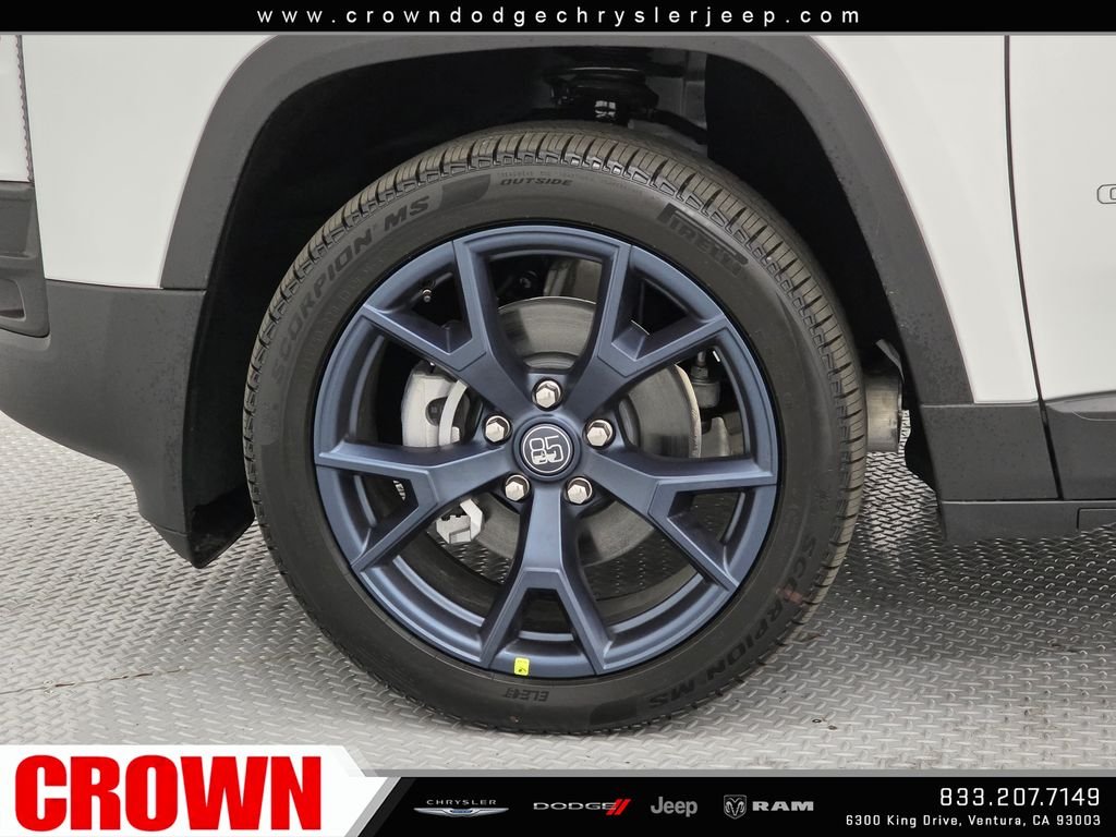 New 2026 Bright White Clear-Coat Exterior Paint Jeep  image 9