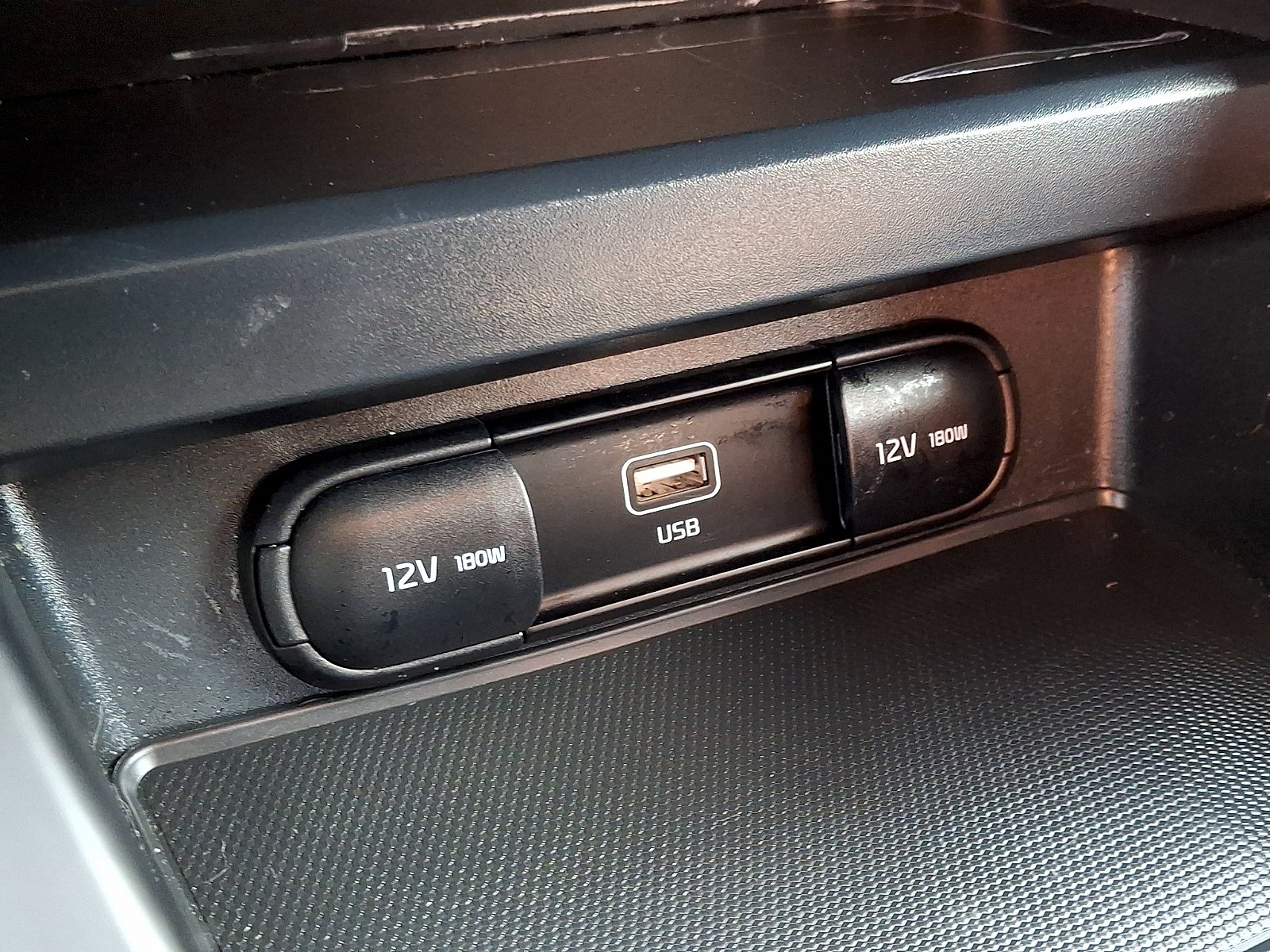 Certified Used 2025 Snow White Pearl Kia LX image 23