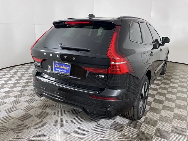 Certified Used 2025 Onyx Black Metallic Volvo Plus image 11