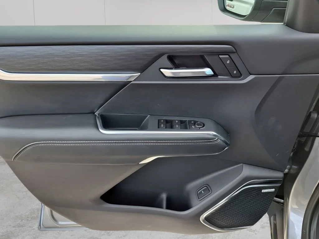 New 2026 Sterling Metallic GMC Elevation image 29