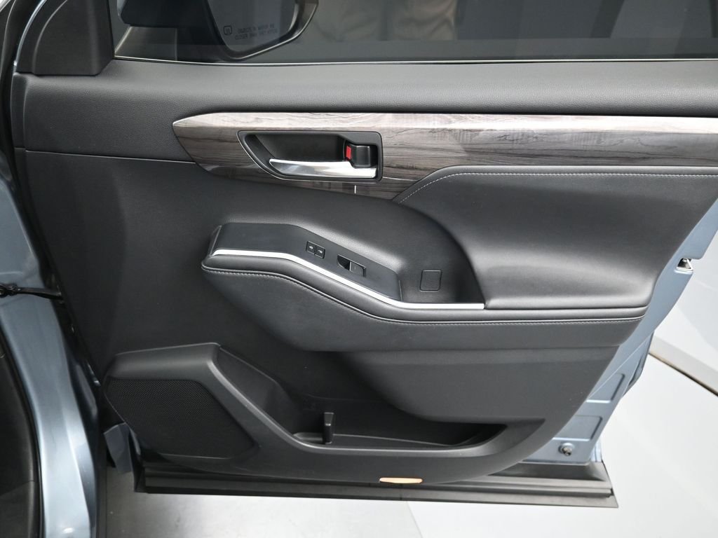 Used 2020  Toyota Platinum image 39