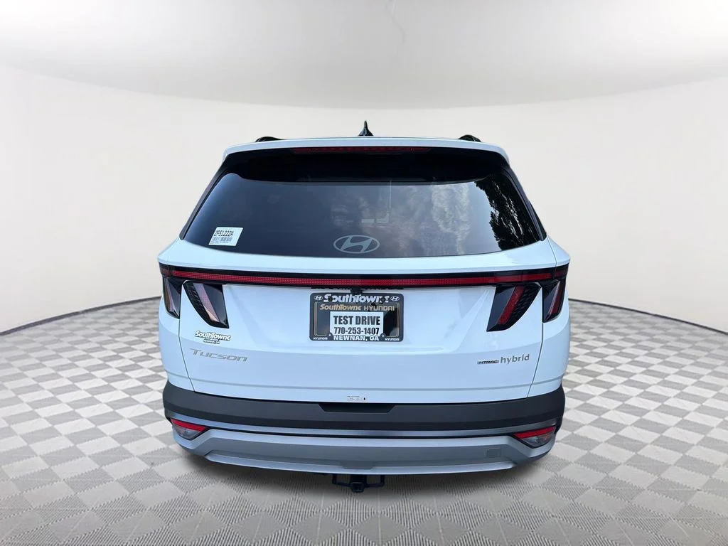 Used 2025 White Hyundai SEL Convenience image 6