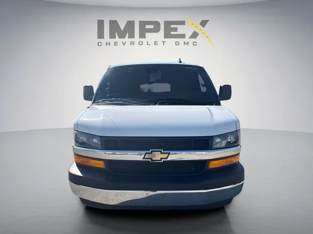 2025 Chevrolet Express Passenger 1LT