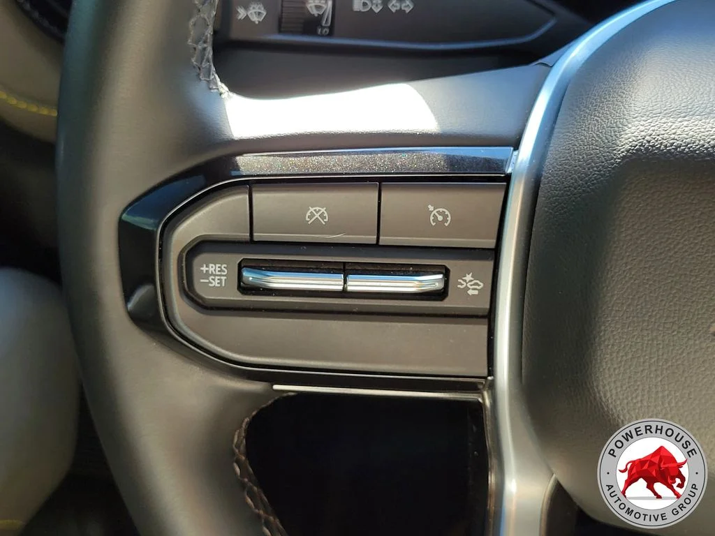 Used 2024 Gray Chevrolet ZR2 image 30