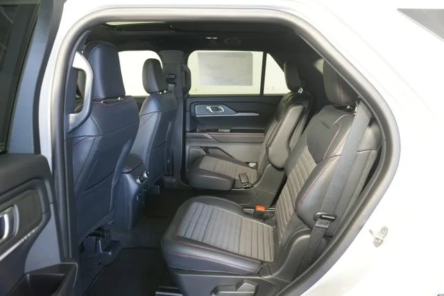 New 2027 Avalanche Gray Ford ST-Line image 30