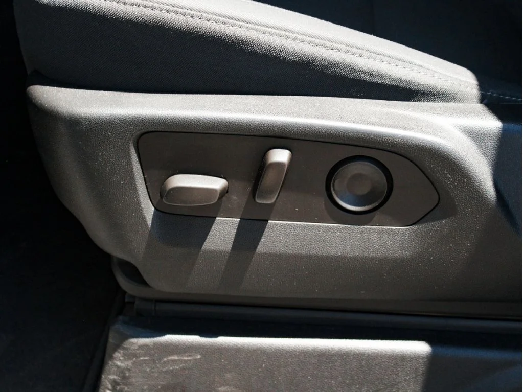 Used 2022 Summit White Chevrolet LS image 10