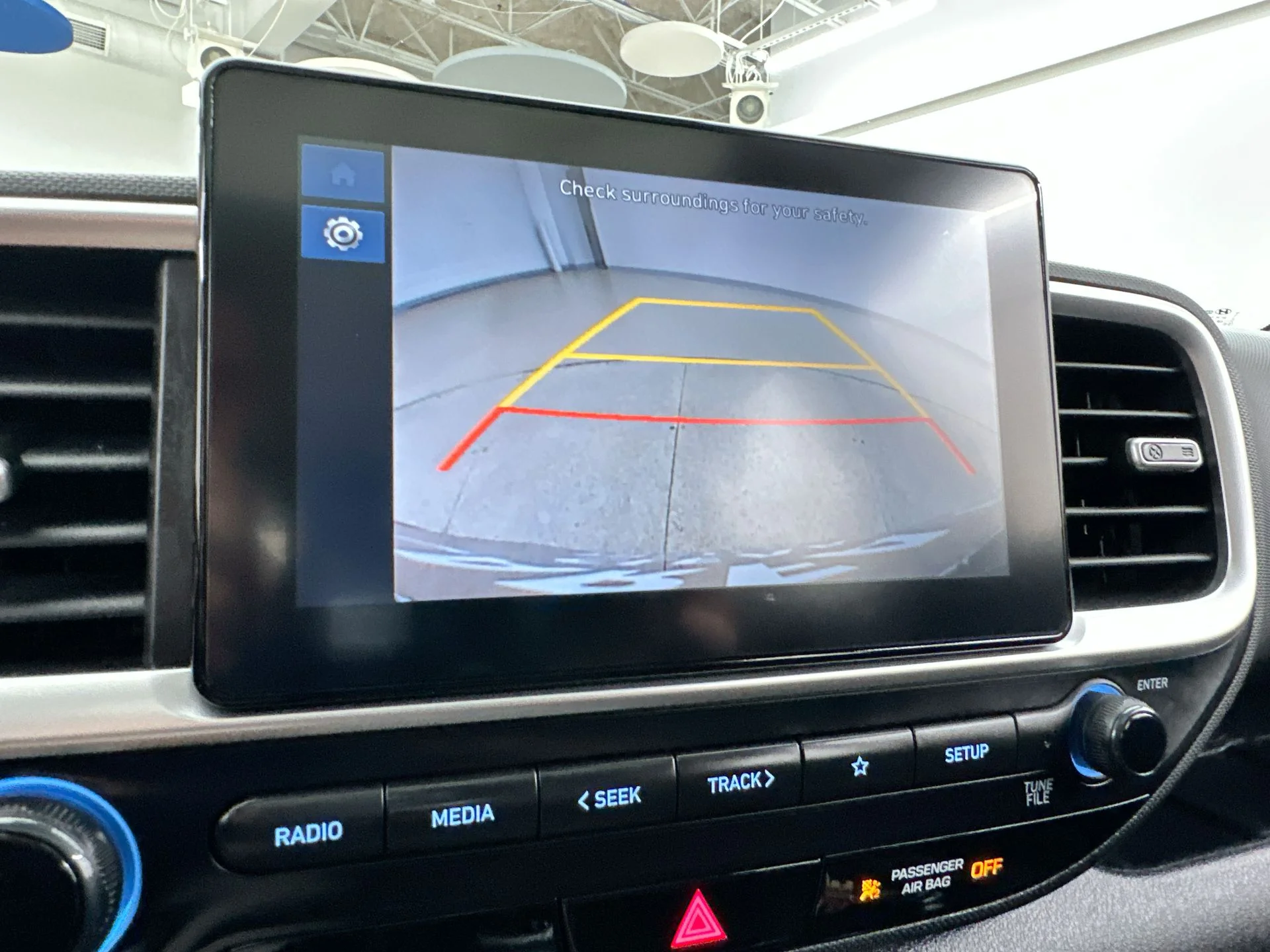 Used 2025 White Hyundai SEL image 33
