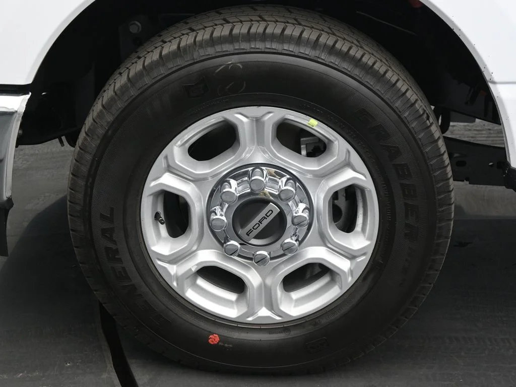 New 2026 Oxford White Ford XLT image 26
