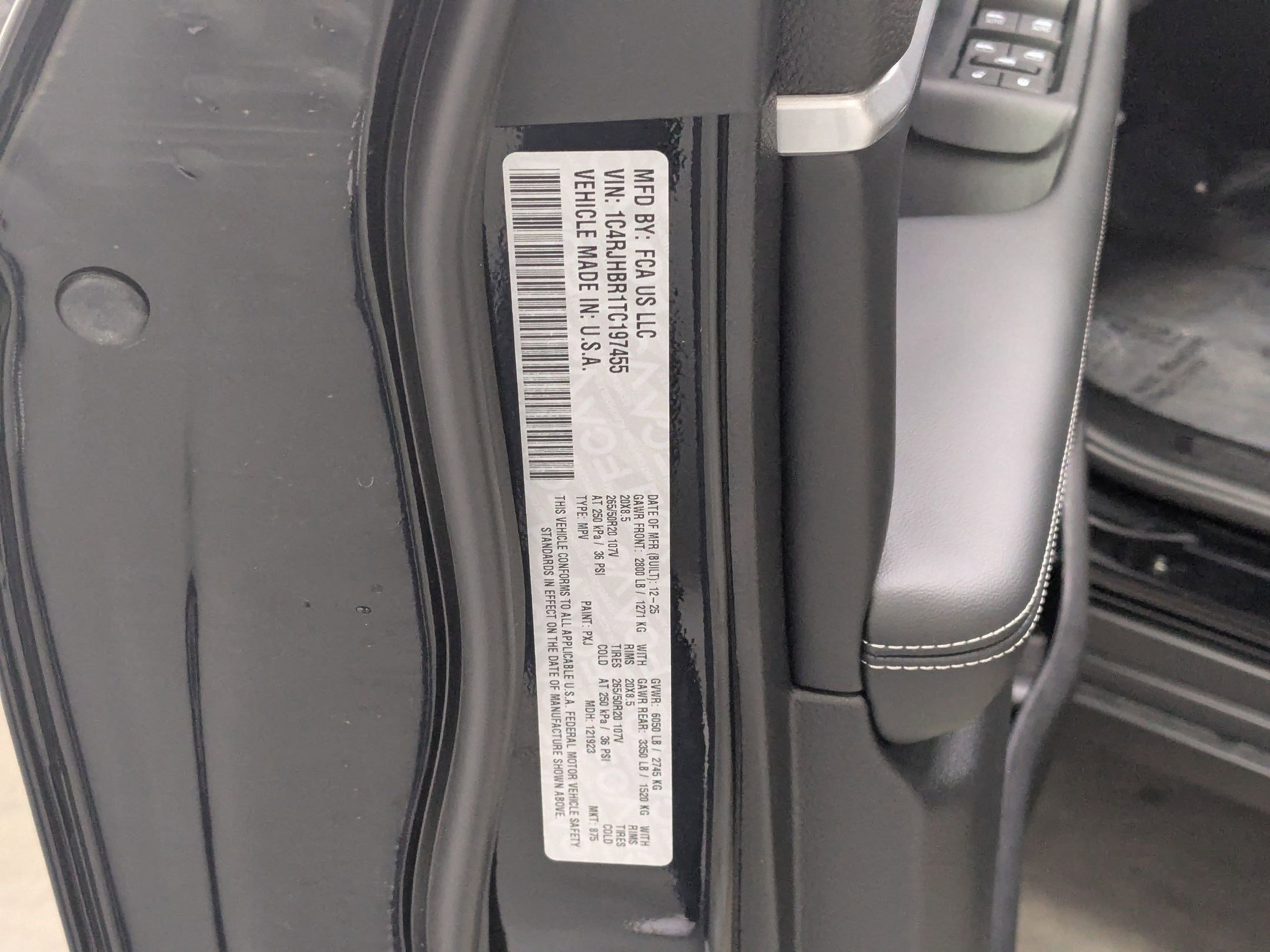 New 2026 Diamond Black Crystal Pearlcoat Jeep Limited image 19