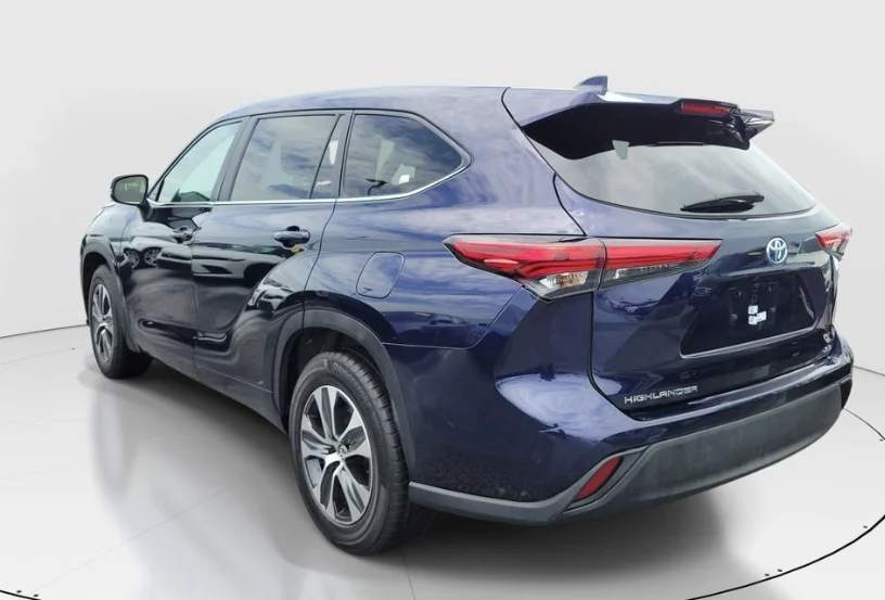 Used 2023  Toyota XLE image 7
