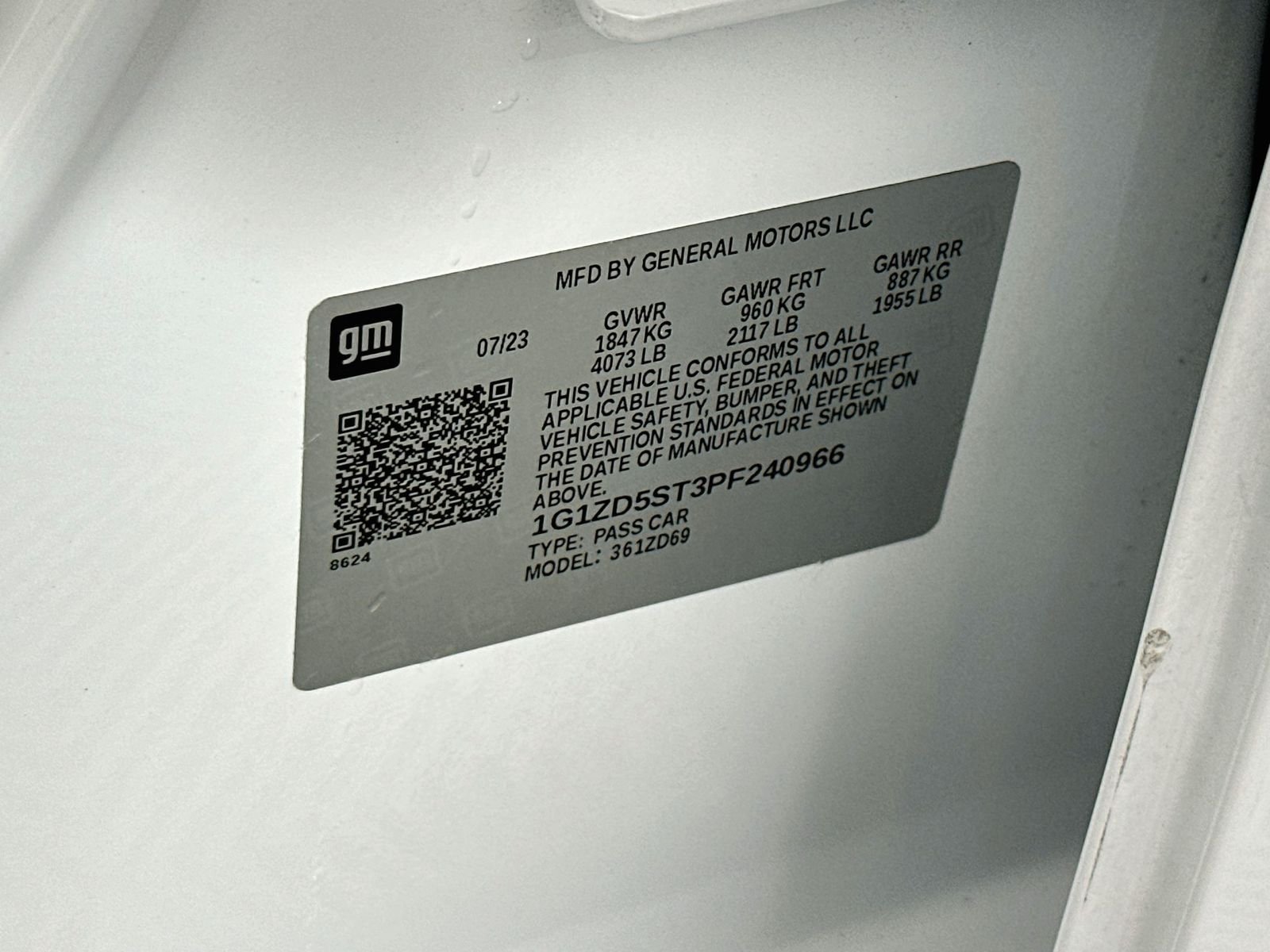 Used 2023 Summit White Chevrolet LT image 33