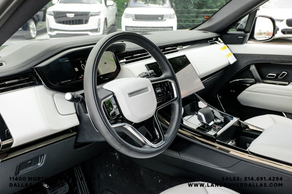 New 2026 Santorini Black Metallic Land Rover SE image 19