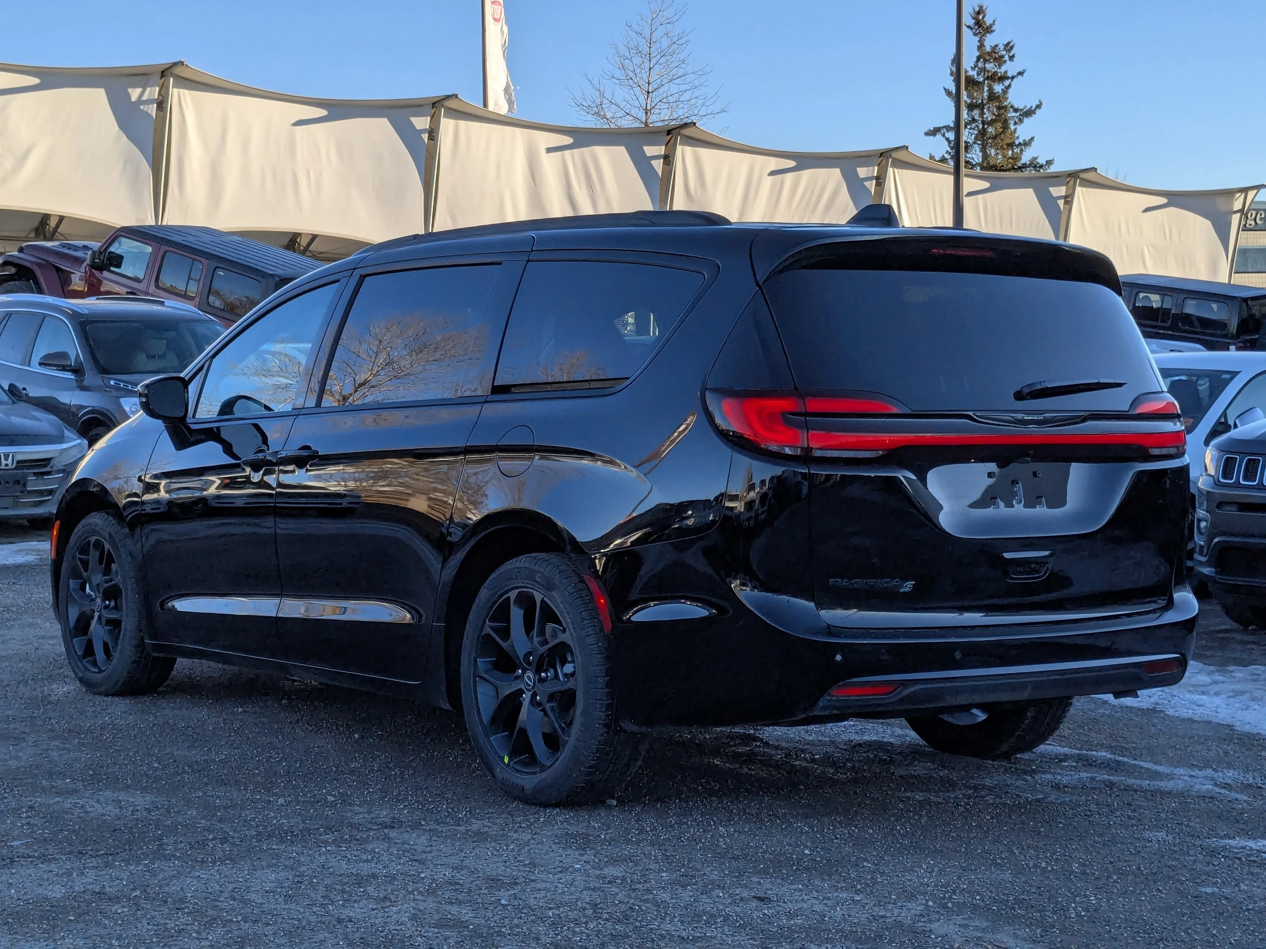 New 2026 Black Chrysler Select - PANORAMIC SUNROOF - POWER SLIDING DOORS - S APP PKGE & TONS MORE! image 6