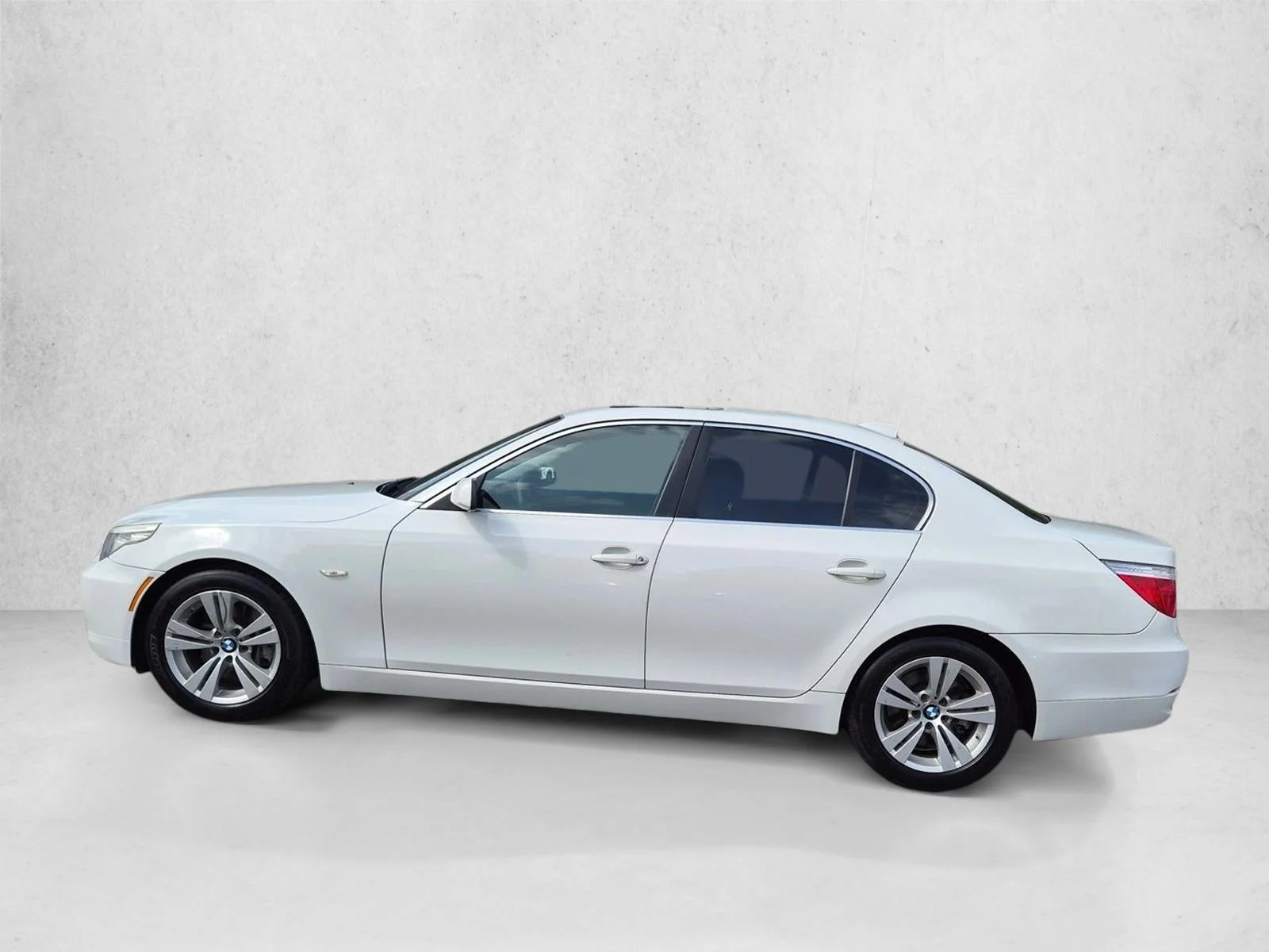 Used 2009 Alpine White BMW 528i image 9