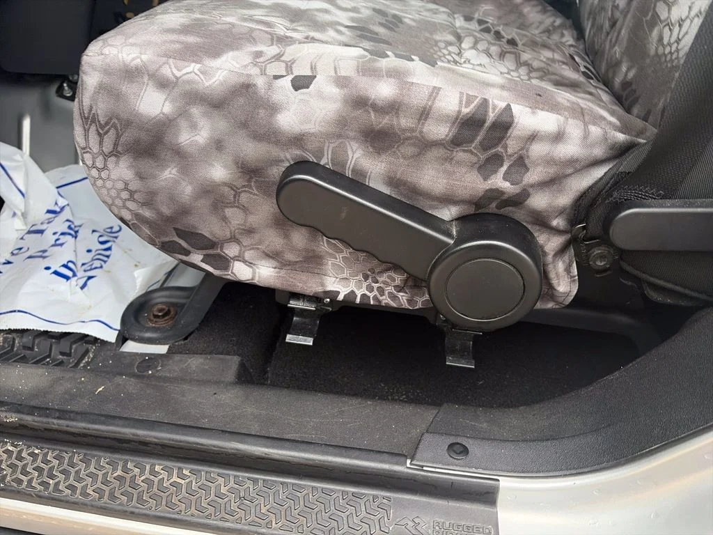 Used 2011 Silver Jeep Unlimited Rubicon image 12