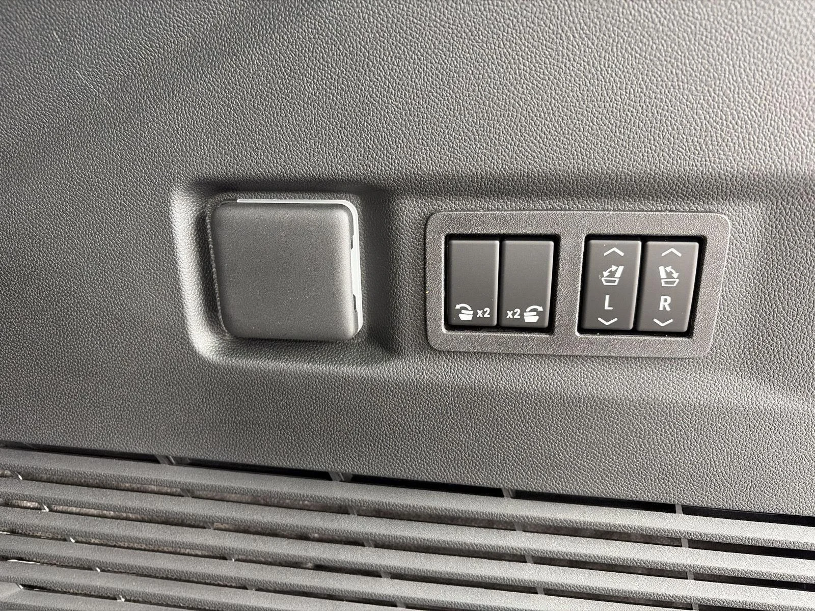 New 2026 Polar White Tricoat Chevrolet Premier image 7