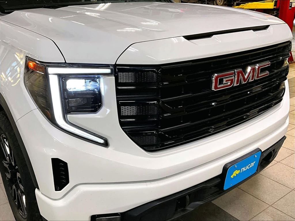 Used 2023 White GMC Elevation image 33