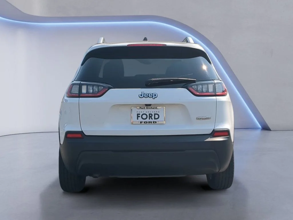 Used 2019 White Jeep Latitude image 6