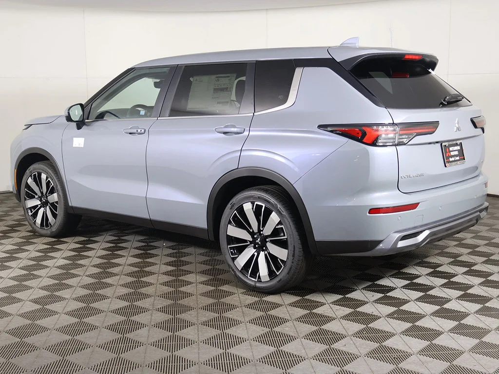 New 2026 Gray Mitsubishi SE image 11