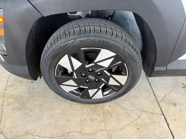 Used 2025 White Hyundai SEL image 10