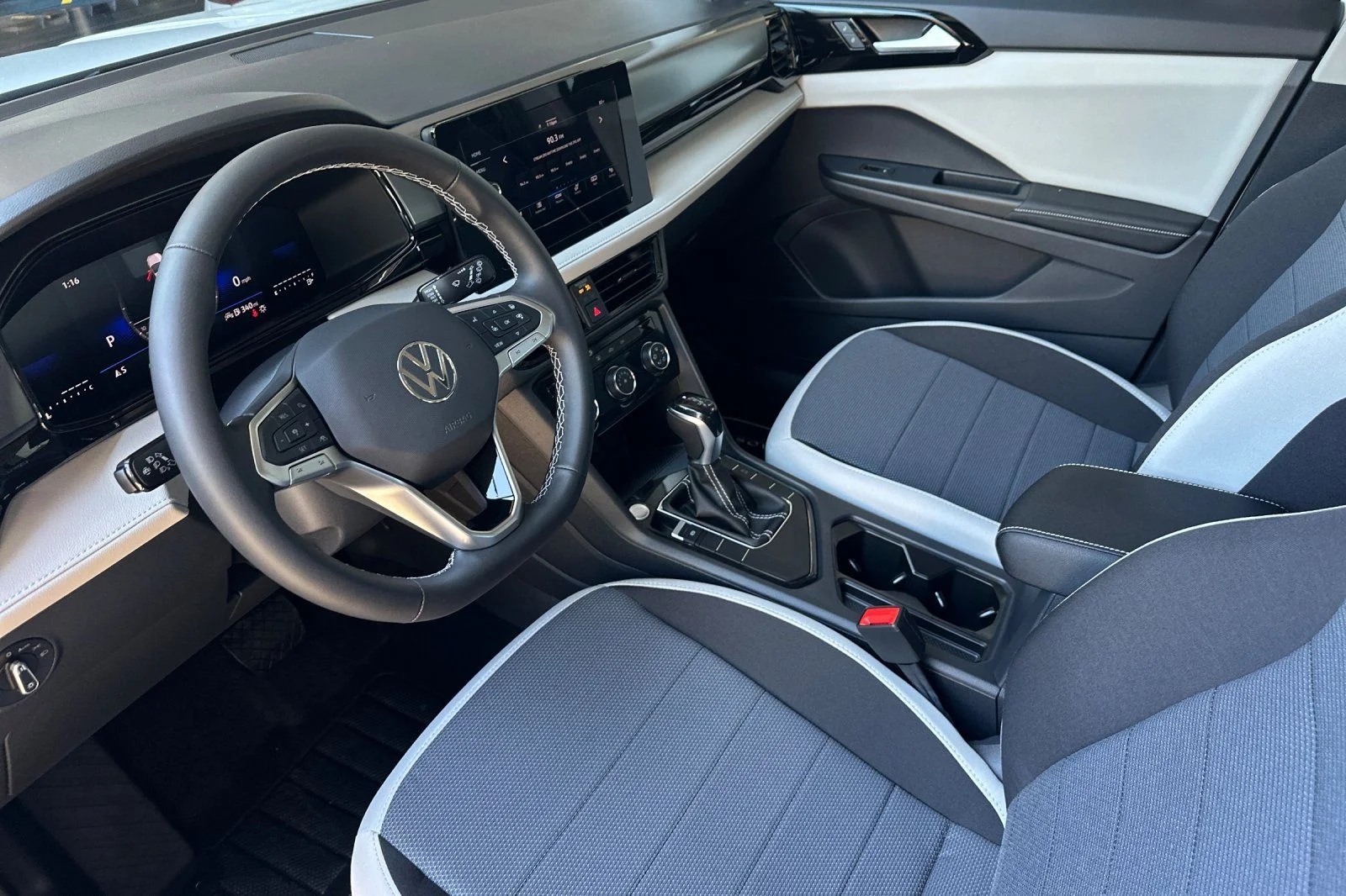 New 2026 White Volkswagen 1.5T S image 8