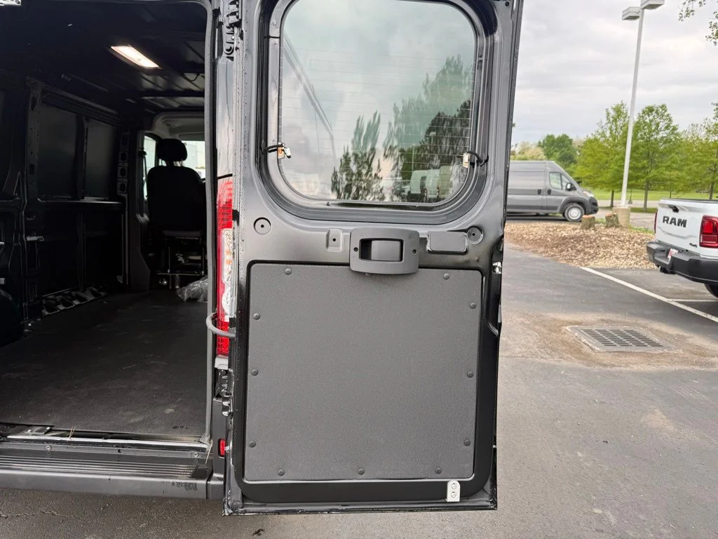 New 2026 Black Clear-Coat Exterior Paint RAM Low Roof image 32