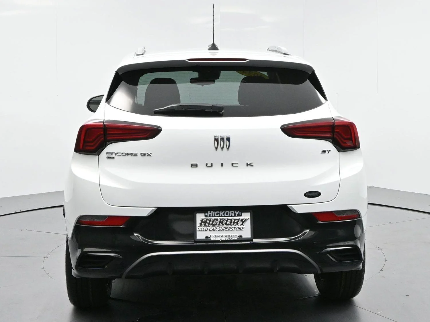Used 2024  Buick Sport Touring image 6