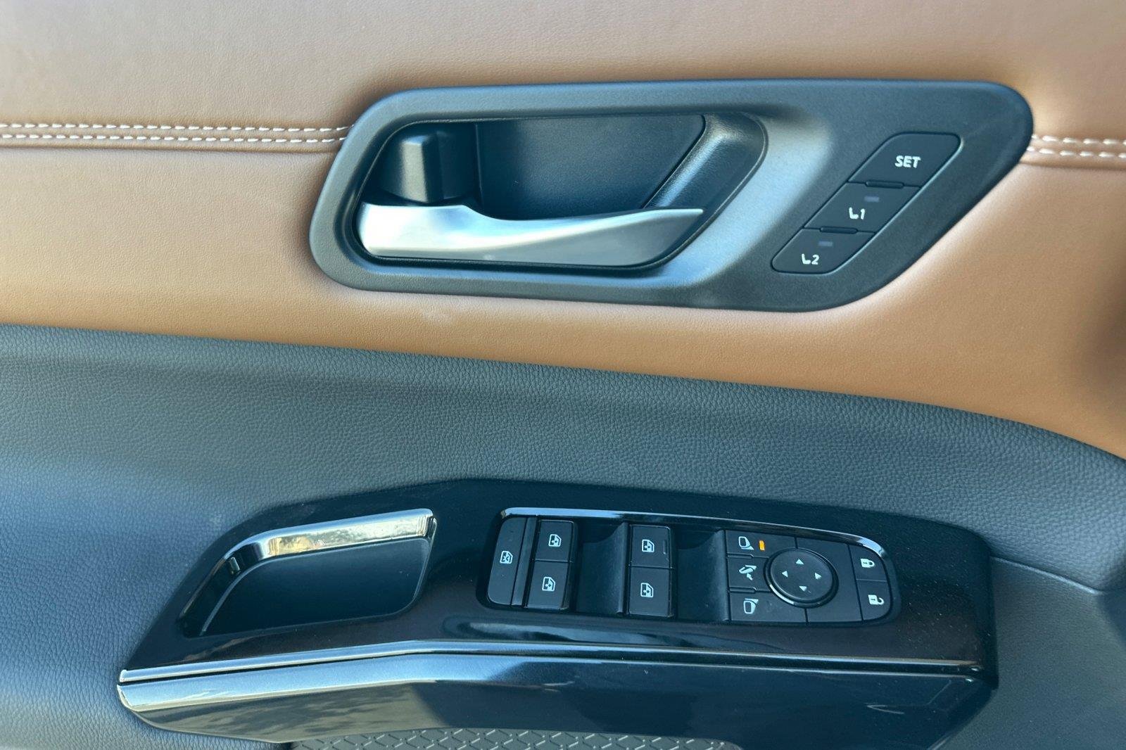 New 2026 Scarlet Ember Tintcoat Nissan Platinum image 10