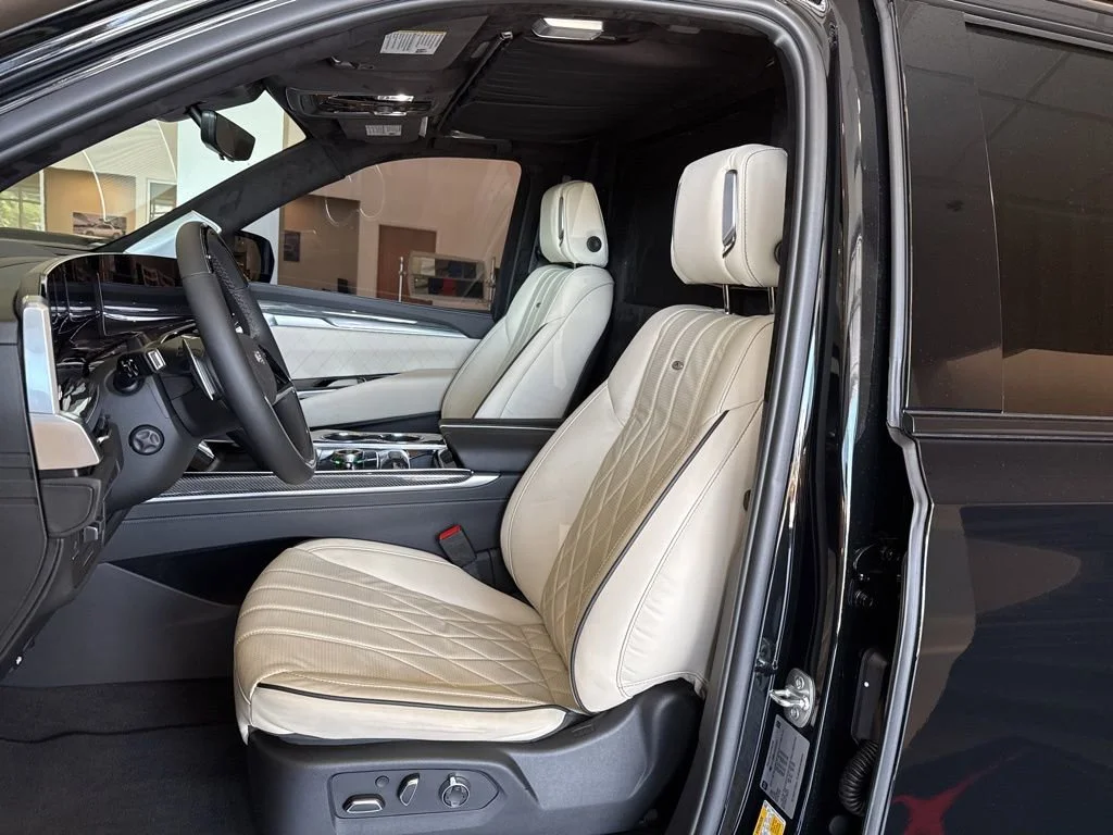 2025 Cadillac Escalade ESV Sport Platinum - Photo 13