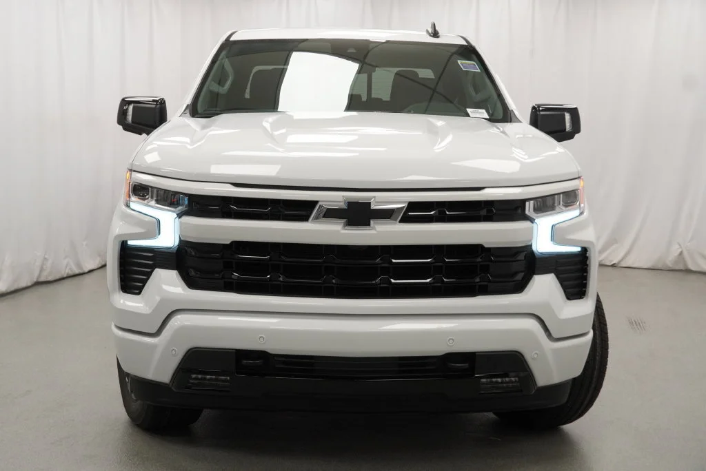 New 2026 Summit White Chevrolet RST image 33