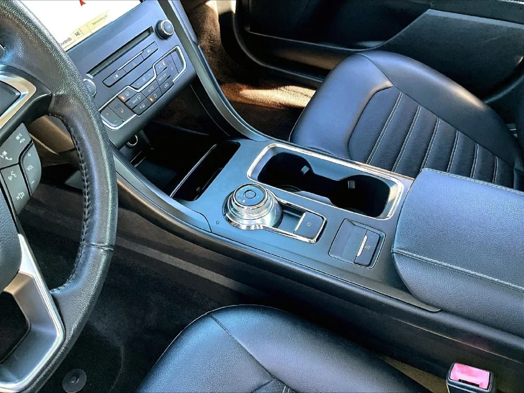 Used 2018 Oxford White Ford SE image 20