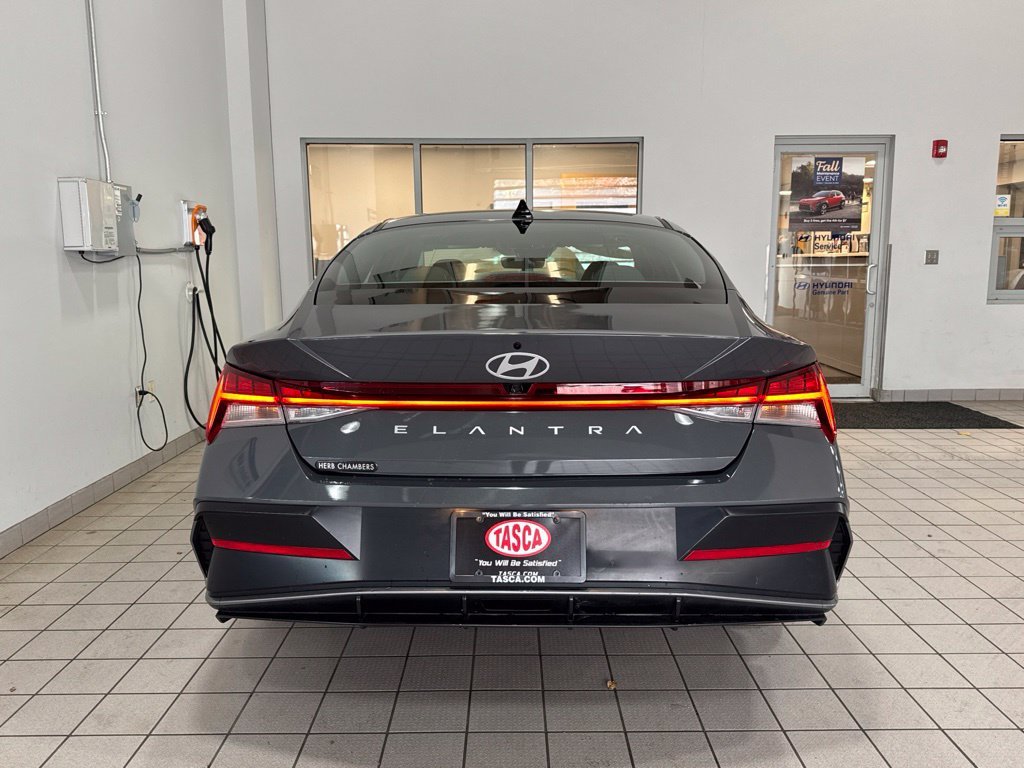 2024 Hyundai Elantra SEL - Photo 16