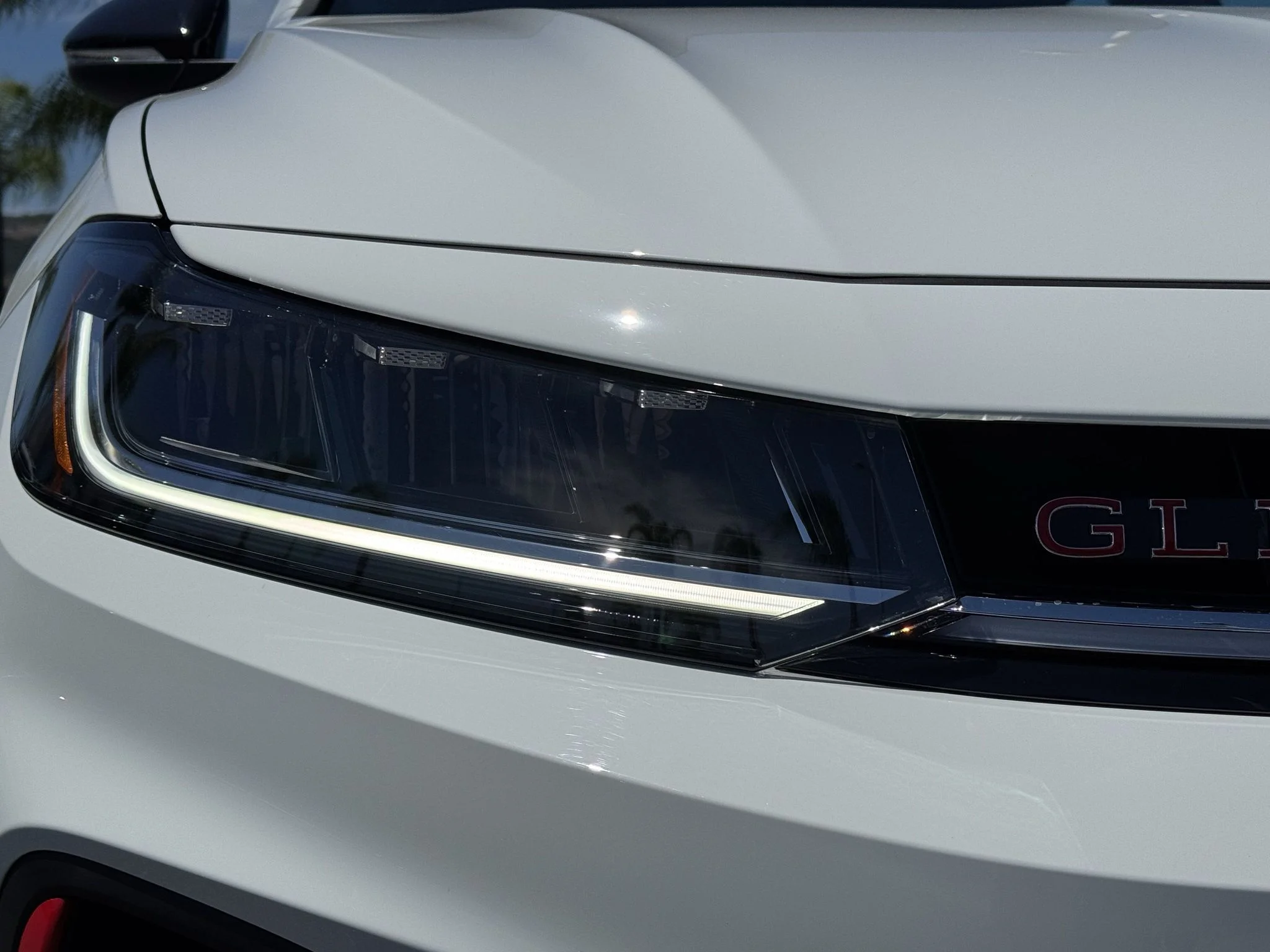 New 2026 Pure White w/Deep Black Roof Volkswagen Autobahn image 9