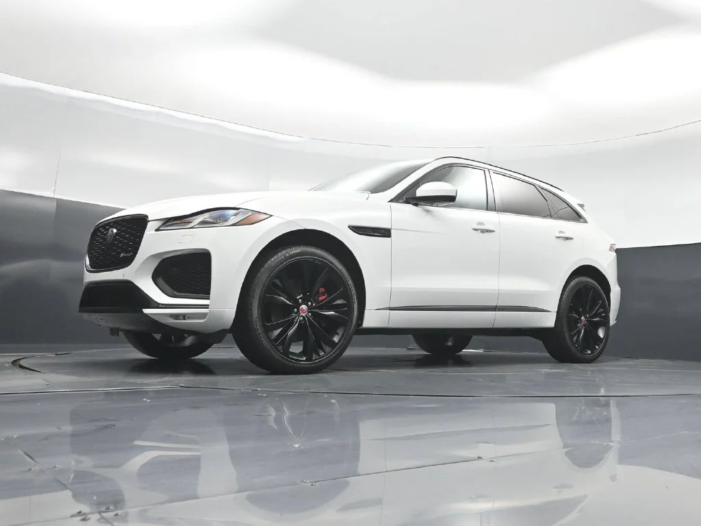 Used 2023  Jaguar P400 R-Dynamic S image 40