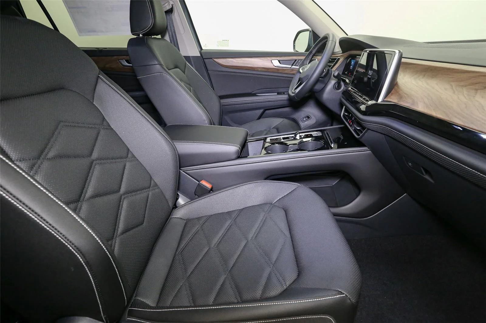 New 2026 Pure Gray Volkswagen 2.0T SE w/Technology image 13