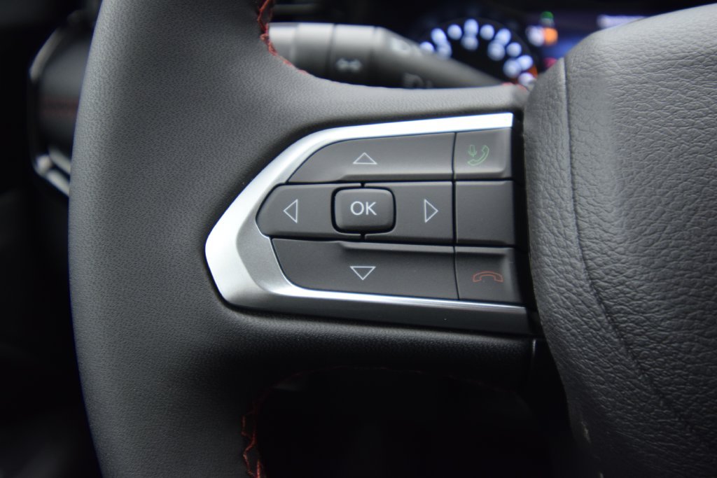 New 2026 Bright White Clear-Coat Exterior Paint Jeep Trailhawk image 21