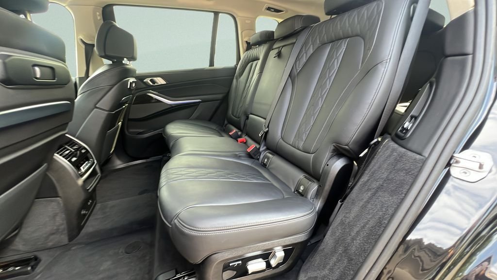 Used 2025 Black BMW xDrive40i image 10