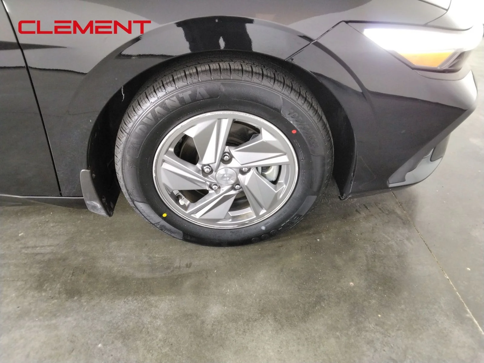 Used 2025 Black Hyundai SE image 29
