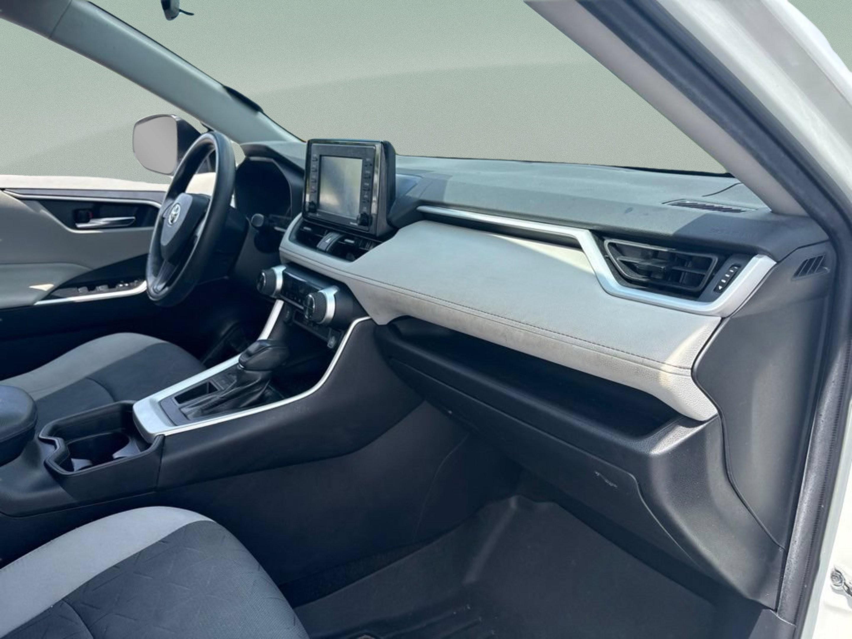 Used 2020 Super White Toyota XLE image 24
