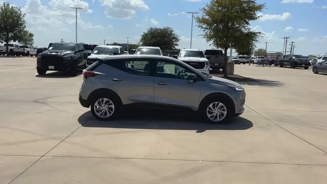2027 Chevrolet Bolt LT - Photo 9