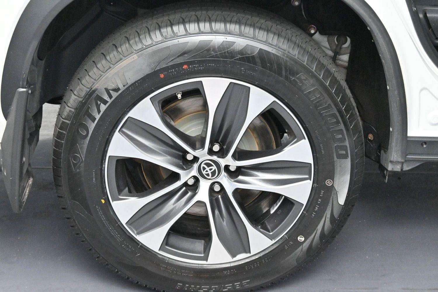 Used 2022 Wind Chill Pearl Toyota XLE image 39