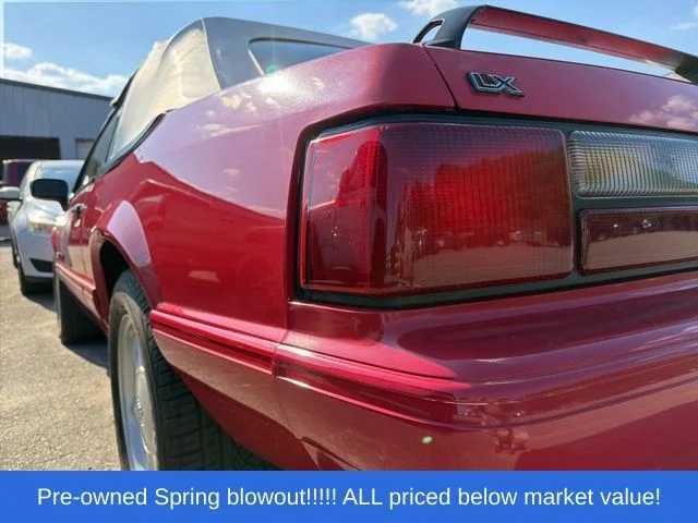 Used 1993 Red Ford LX image 10