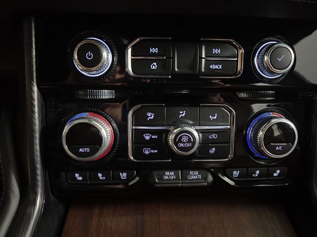 Used 2024 White Frost Tricoat GMC Denali Ultimate image 21