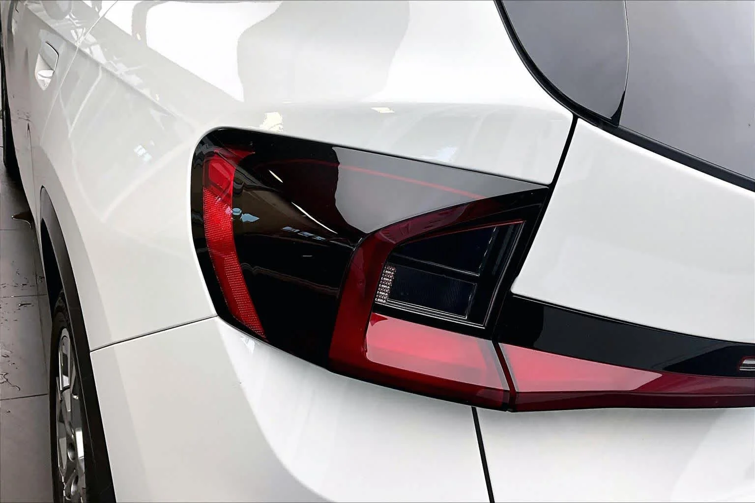Used 2025 Alpine White BMW xDrive28i image 29