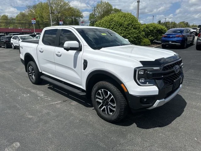 Used 2024  Ford Lariat image 11