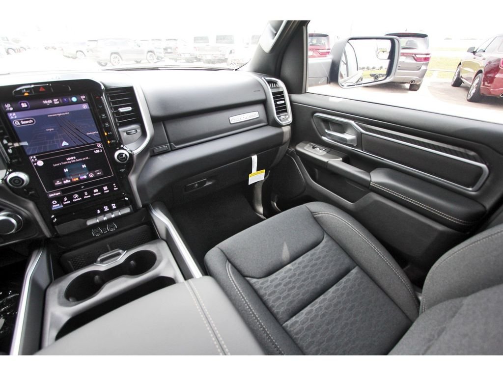 New 2026 Diamond Black Crystal Pearl-Coat Exterior Paint RAM Big Horn/Lone Star image 9