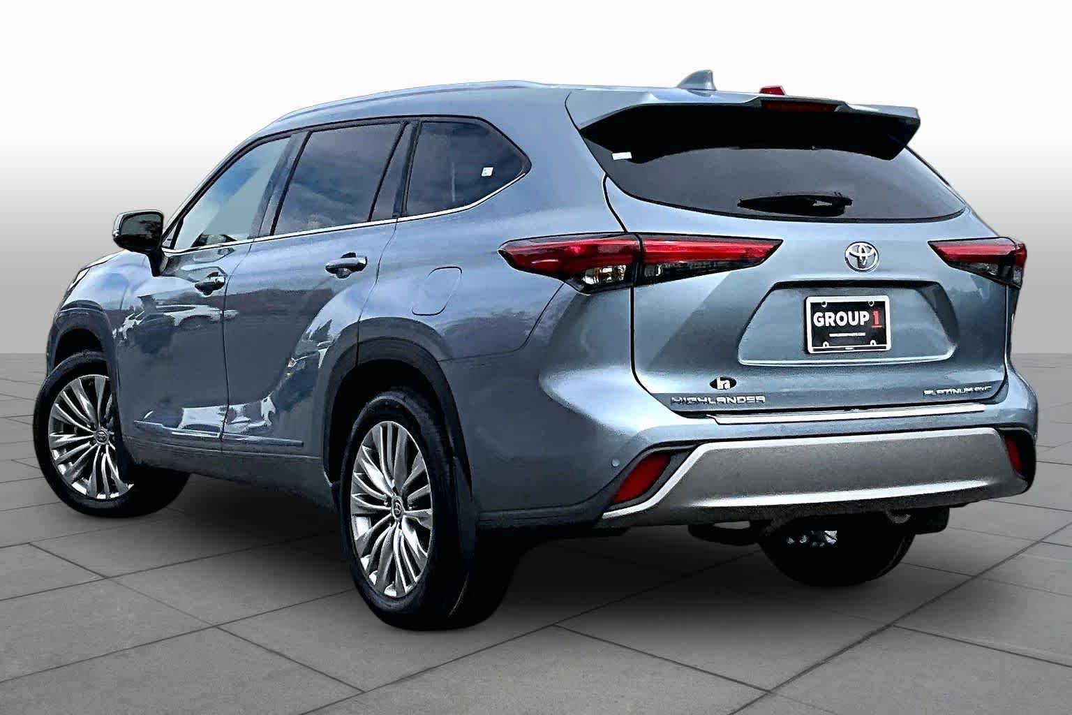 Used 2022 Moon Dust Toyota Platinum image 12